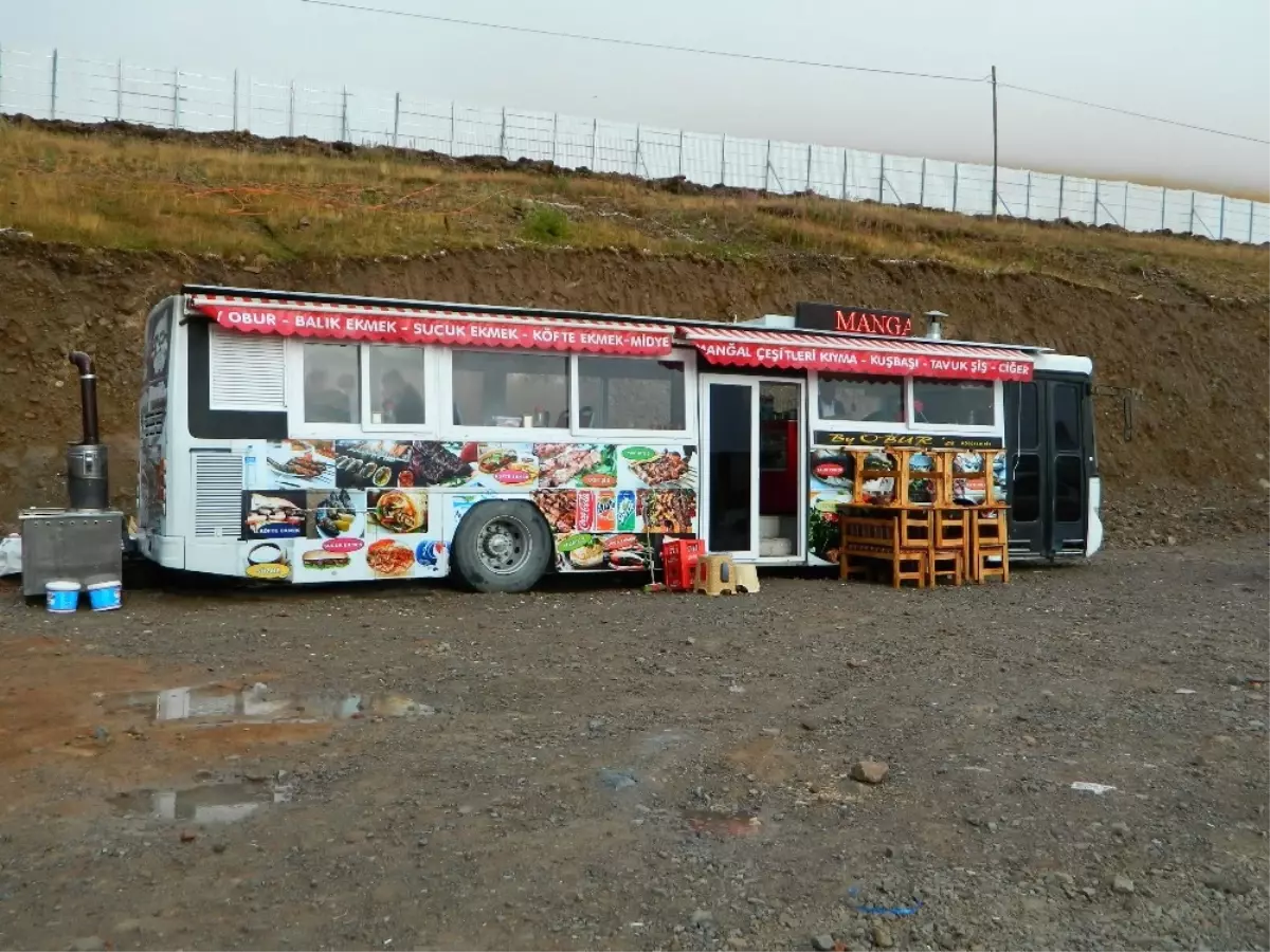 Yolcu Otobüsünden Seyyar Lokanta Yaptı