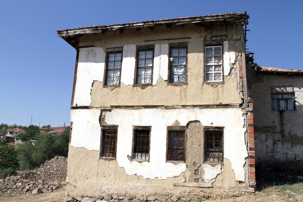 Yozgat\'ta 2 Asırlık Konak Zamana Direniyor