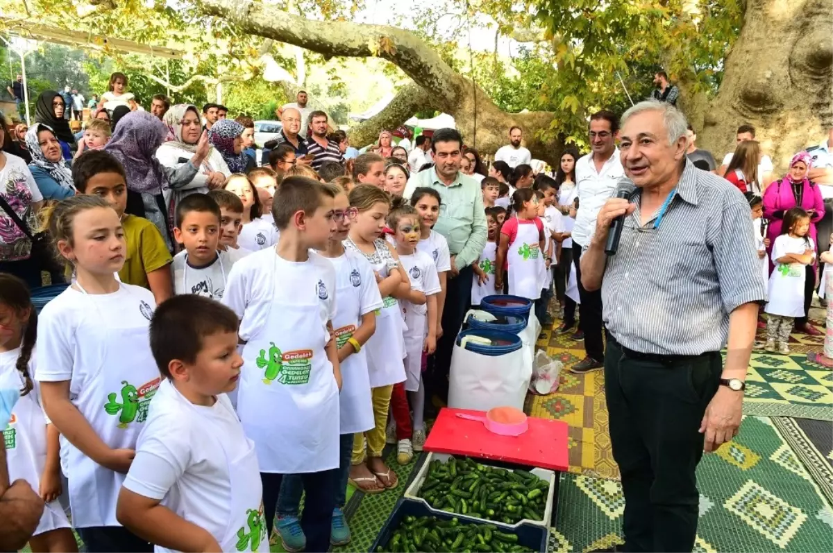 Yüz Çocukla Turşu Kurma Rekoru Kırıldı