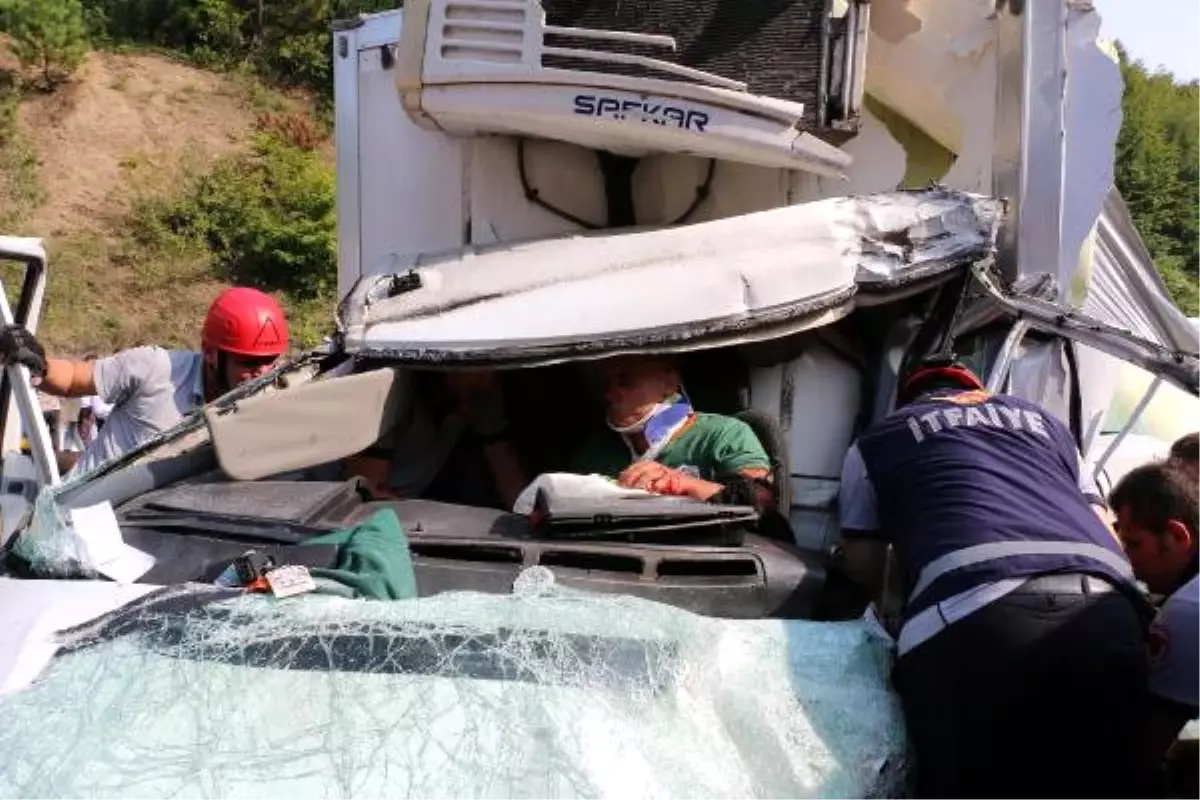 Zonguldak\'ta 3 Araçlı Zincirleme Kaza: 3 Yaralı