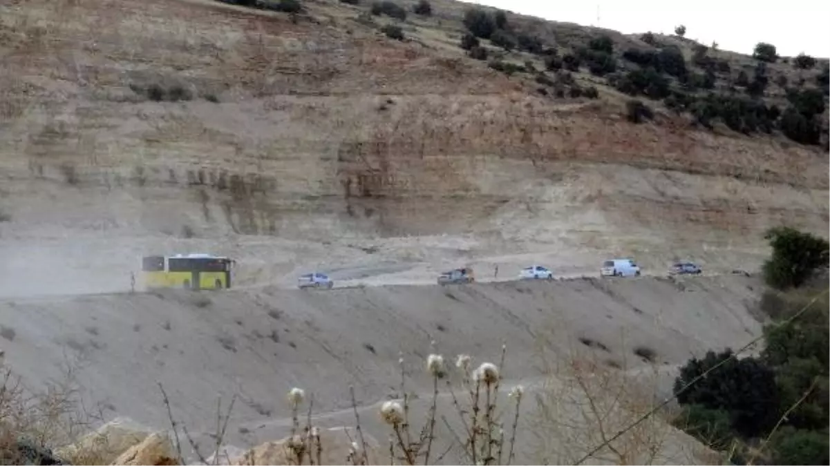 2 Kilometrelik Yolun 7 Yıldır Tamamlanamamasına Başkandan Tepki