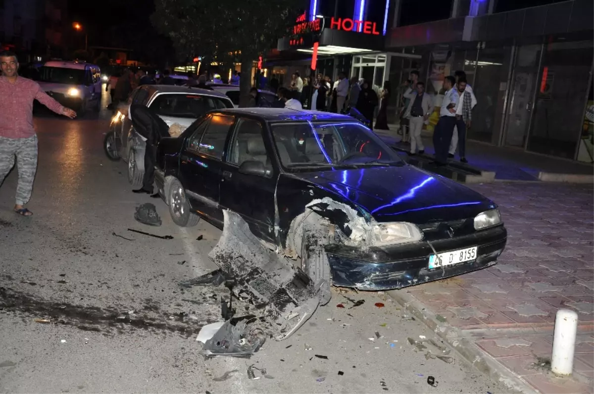 Alkollü Sürücü Park Halindeki 6 Aracı Biçti, Burnu Bile Kanamadı