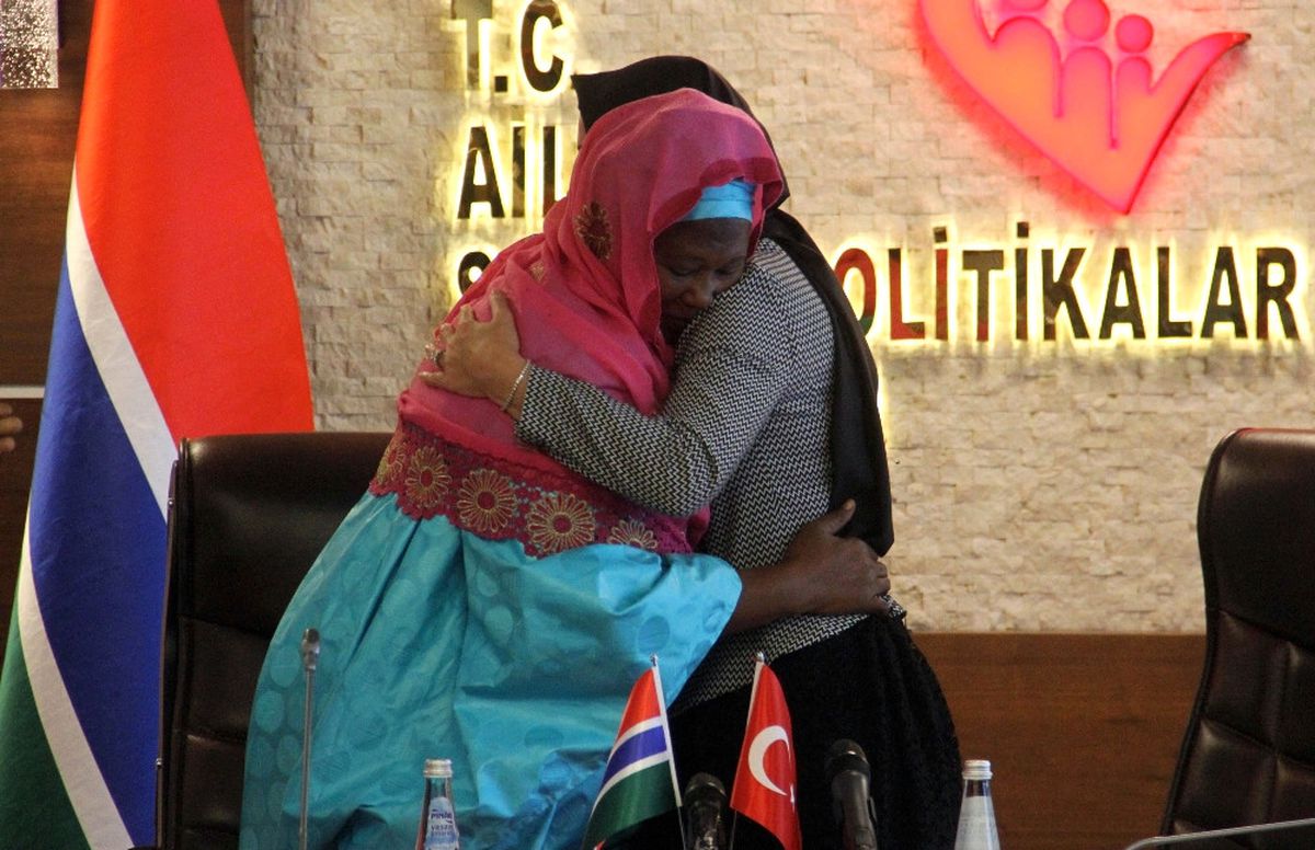 Bakan Kaya\'ya Böyle Sarıldı