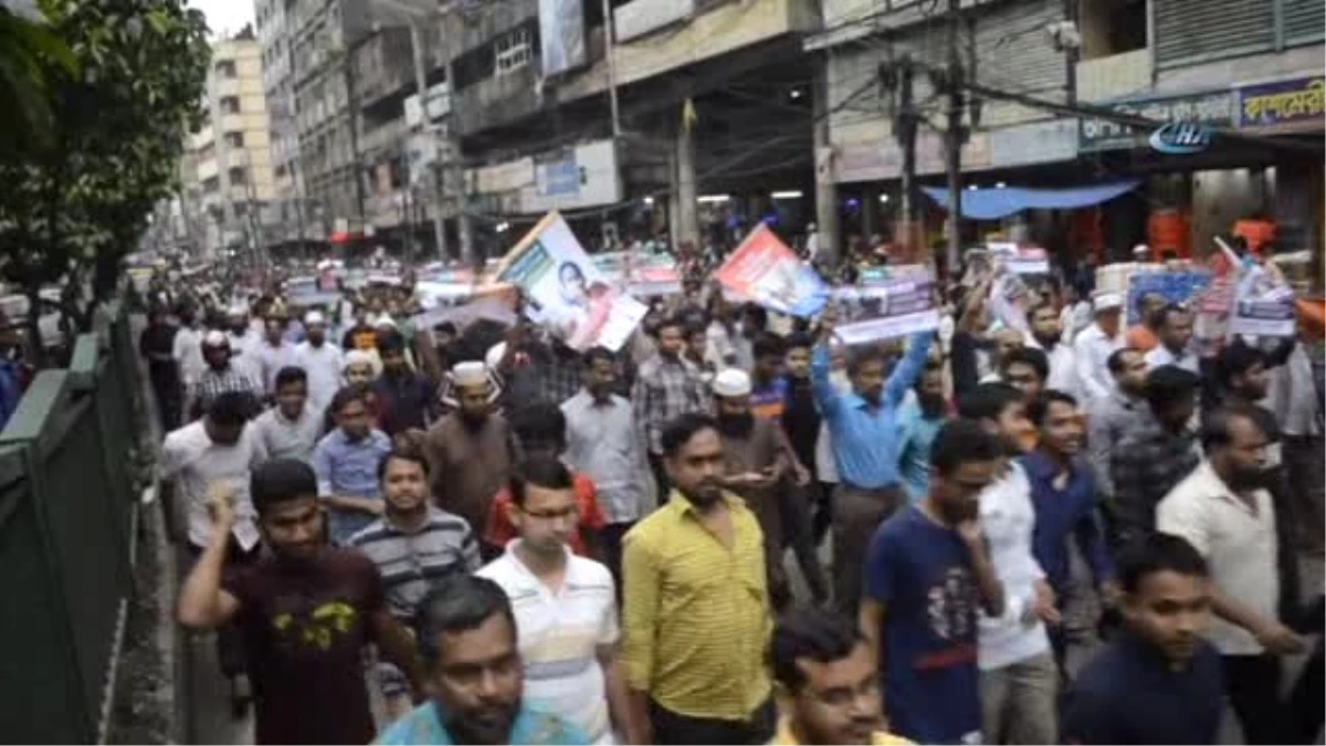 Bangladeş\'te Arakan İçin Protesto