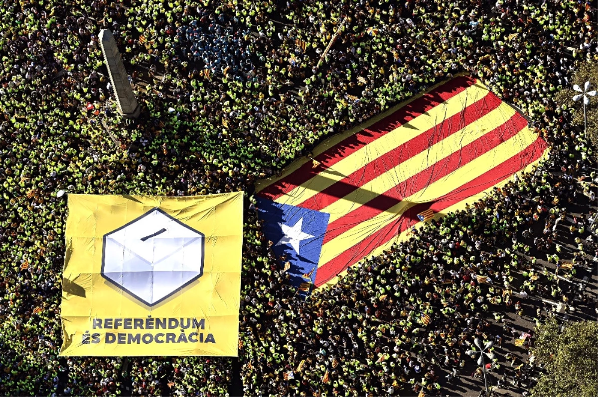 Binlerce Katalan Bağımsızlık İçin Yürüdü