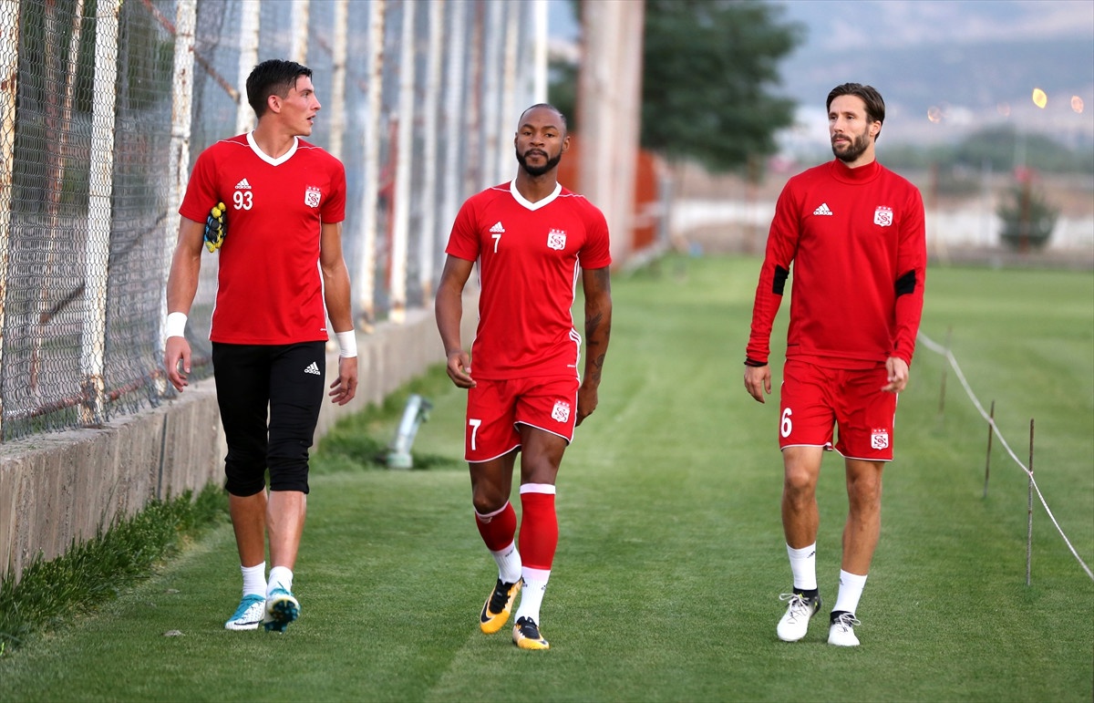 Demir Grup Sivasspor 3 Haftaya Odaklandı