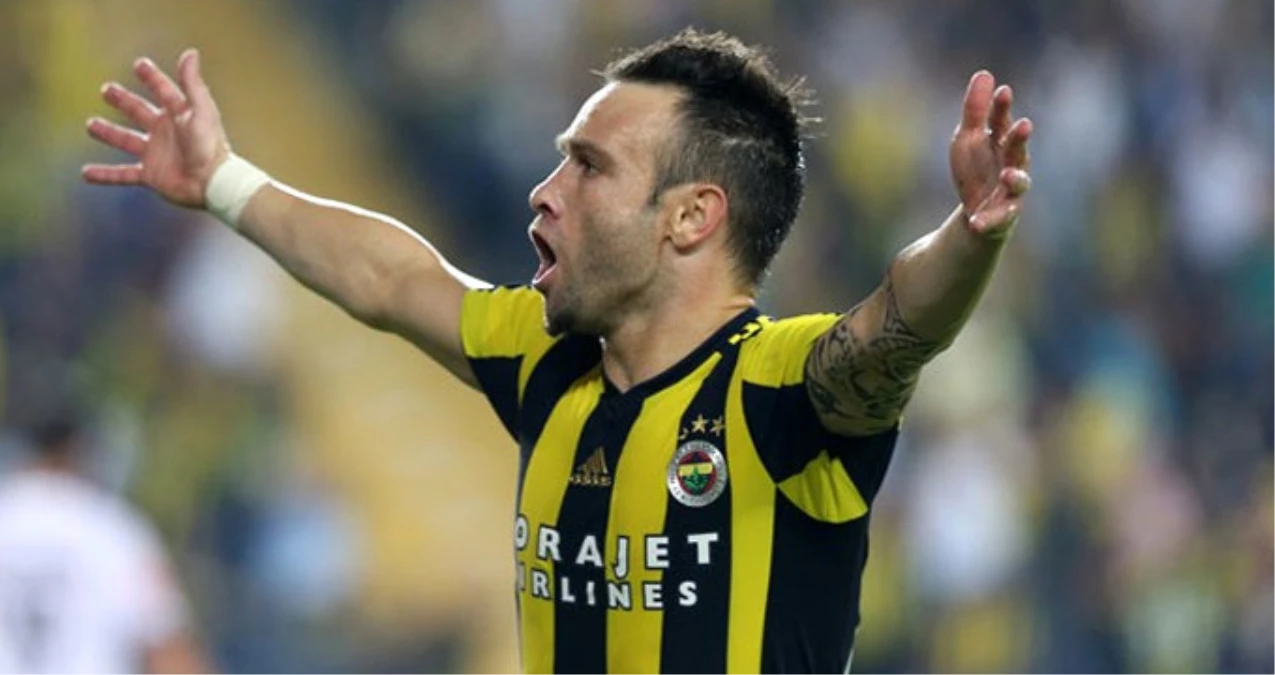 Fenerbahçe\'de Valbuena Krizi Çıktı: Yerini Kaybedip Tribünlere Oynuyor