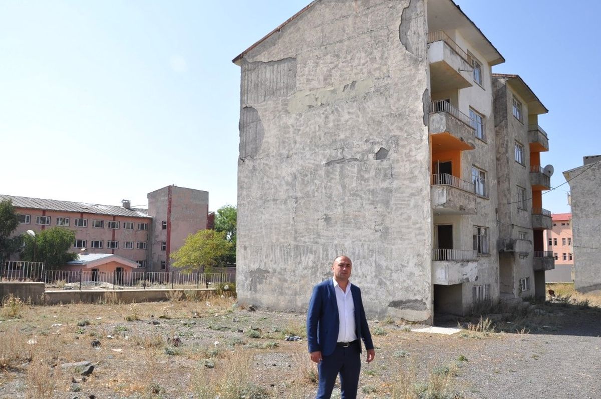 Fevzi Çakmak Muhtarının Atıl Binalardan Başı Dertte