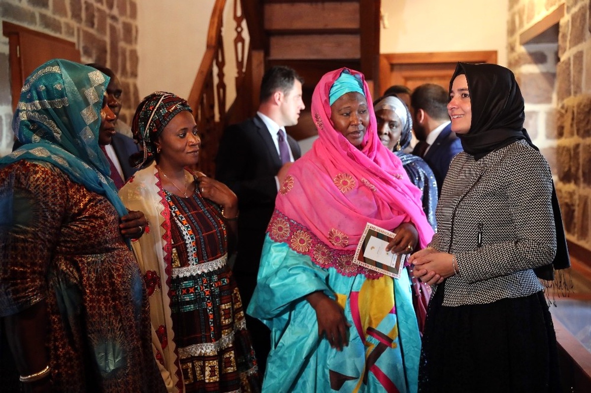 Gambiya Cumhurbaşkanı Yardımcısı ve Kadın İşleri Bakanı Tambajang, Afrika Evinde