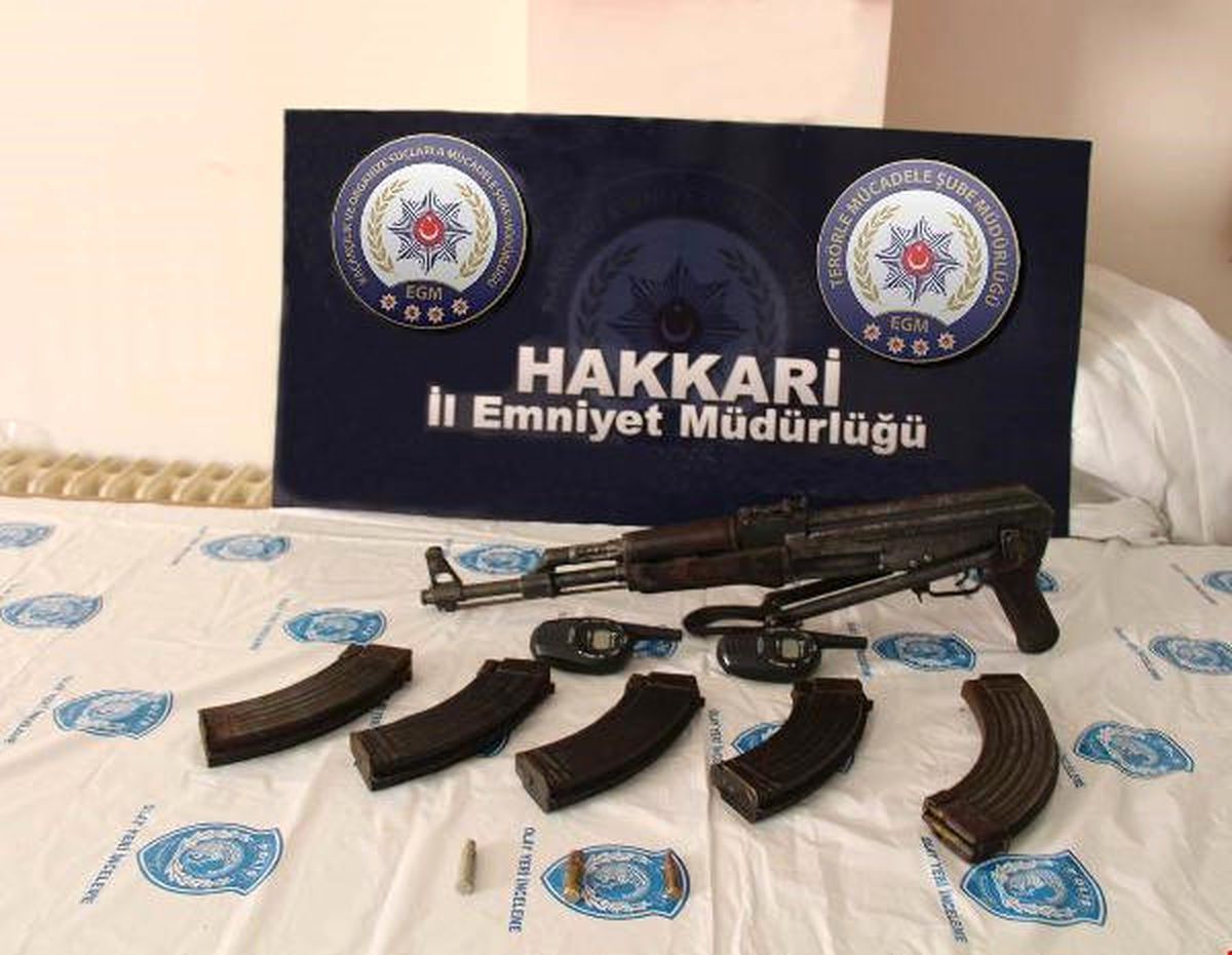 Hakkari\'de Silah ve Mühimmat Ele Geçirildi