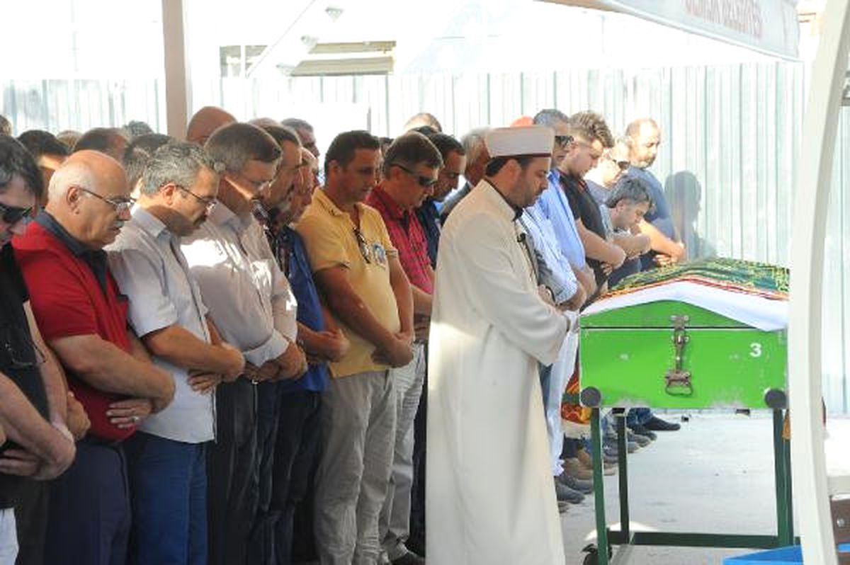 Halay Sırasında Düşüp Öldü (2)