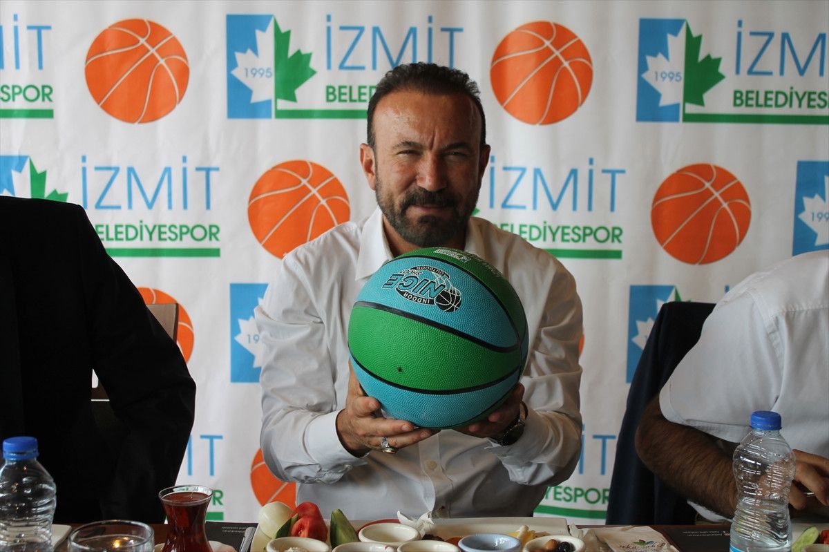 İzmit Belediyespor\'da Hedef Play-off Grubu