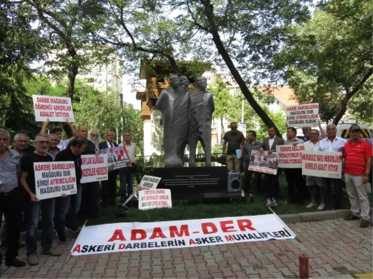 Kadıköy\'de Darbe Protestosu