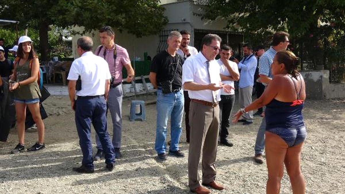 Liselilerden Edremit Sahillerinde Temizlik