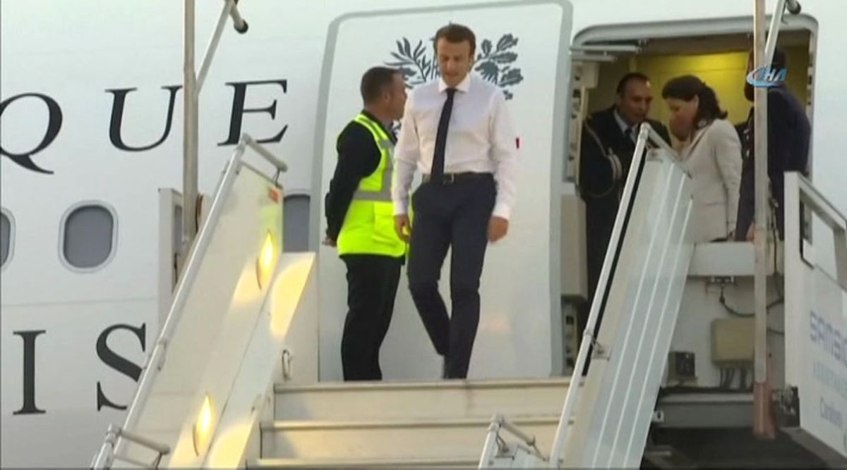 Macron Yıkıcı Etkiyi Yerinde Görmek İçin Karayipler\'e Uçtu