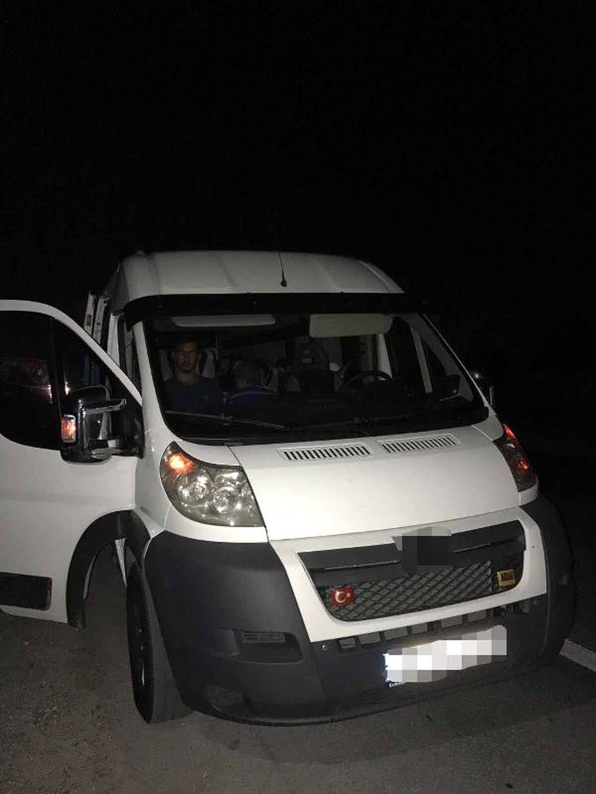 Okul Servisine Kaçak Göçmen Operasyonu...