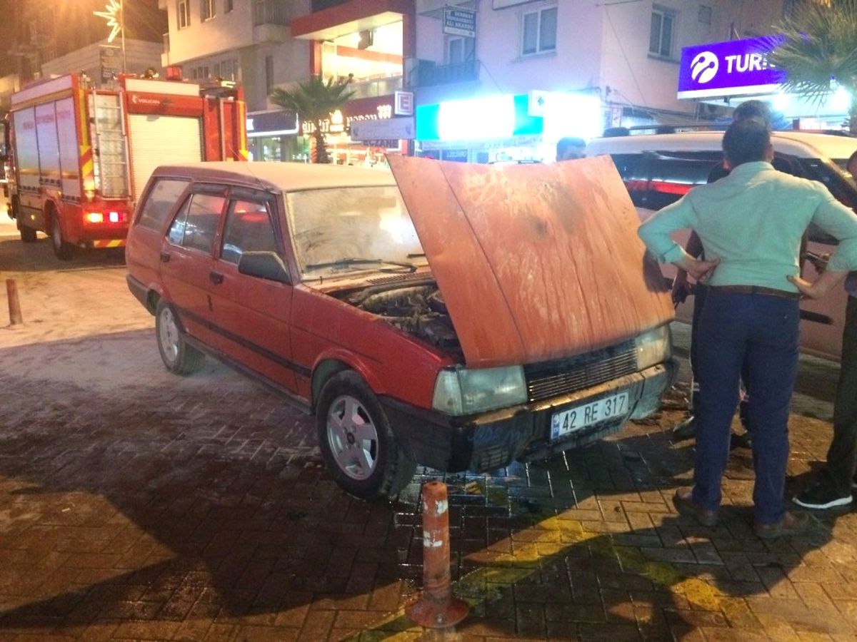 Otomobil Seyir Halindeyken Alev Aldı