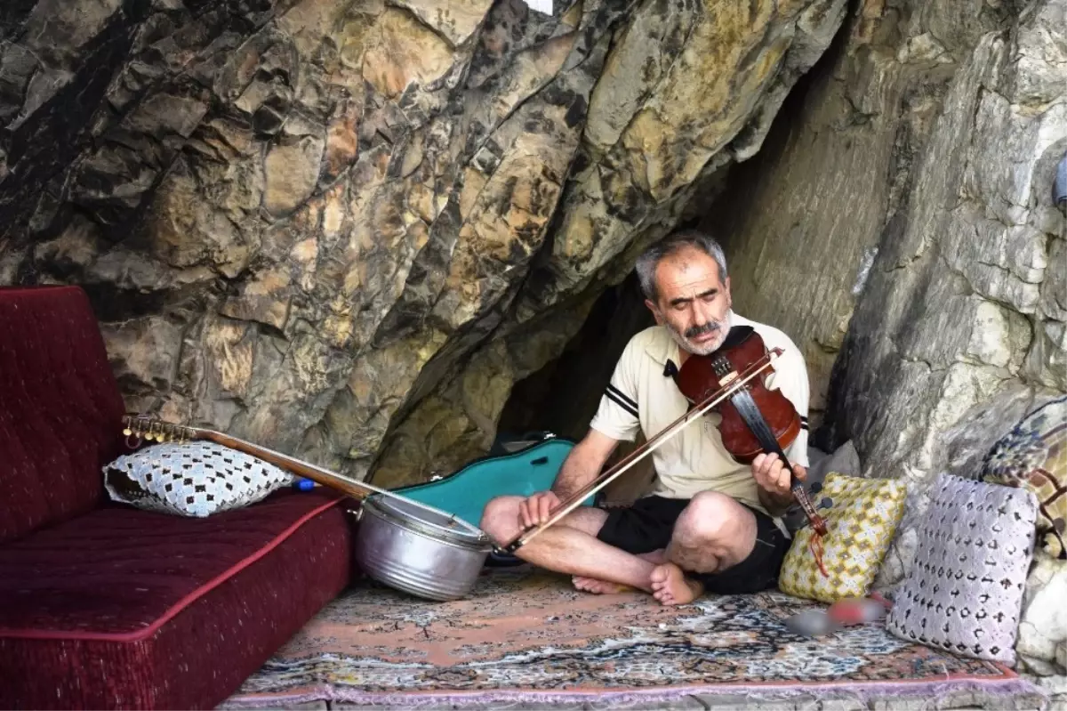 40 Yıldır Mağarada Yaşıyor