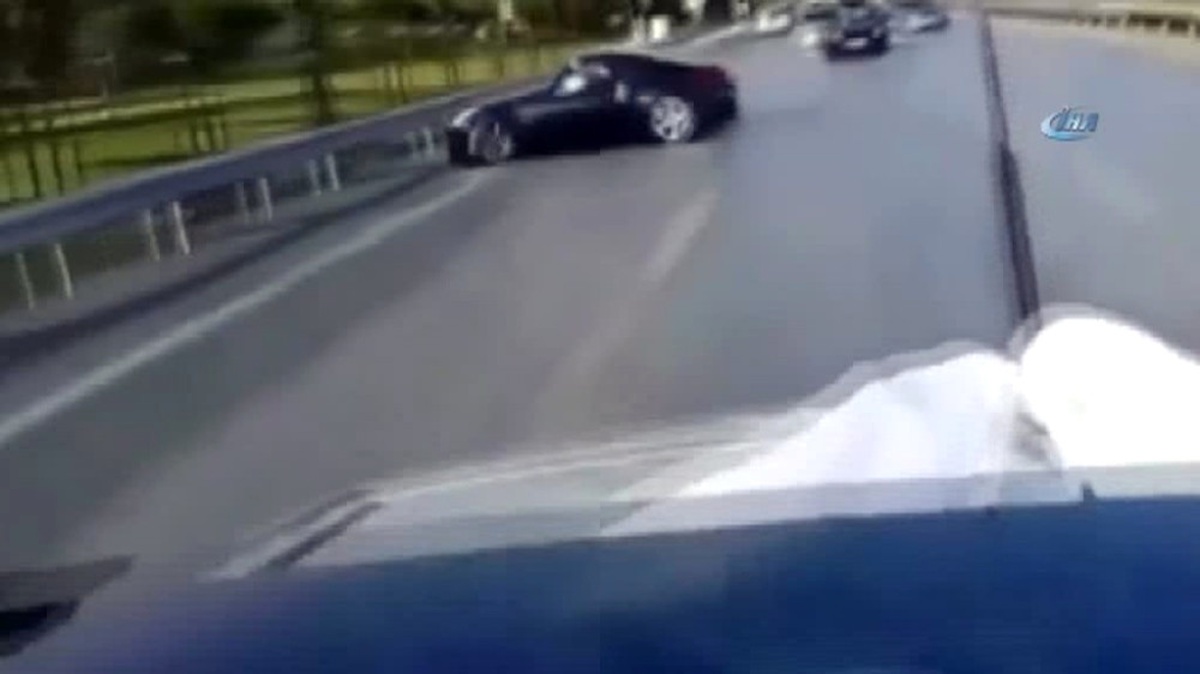 Trafik Magandasının Bariyerlere Çarpma Anı Saniye Saniye Kamerada