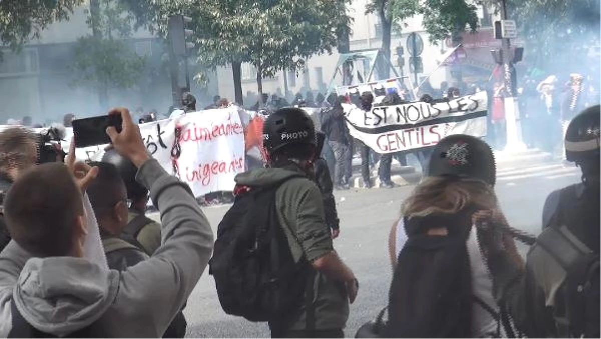 Paris\'te Çalışma Yasası Reformu Yine Sokakları Karıştırdı