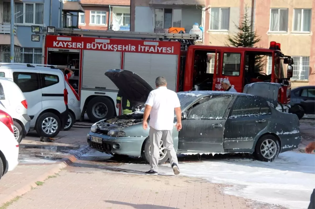 Park Halindeki Otomobil Yandı