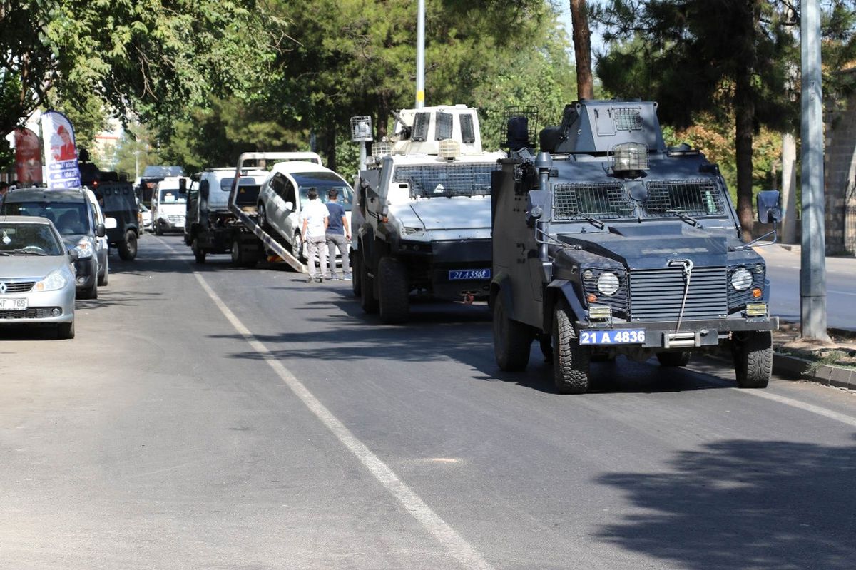 Polis Aracı Sivil Araçla Çarpıştı