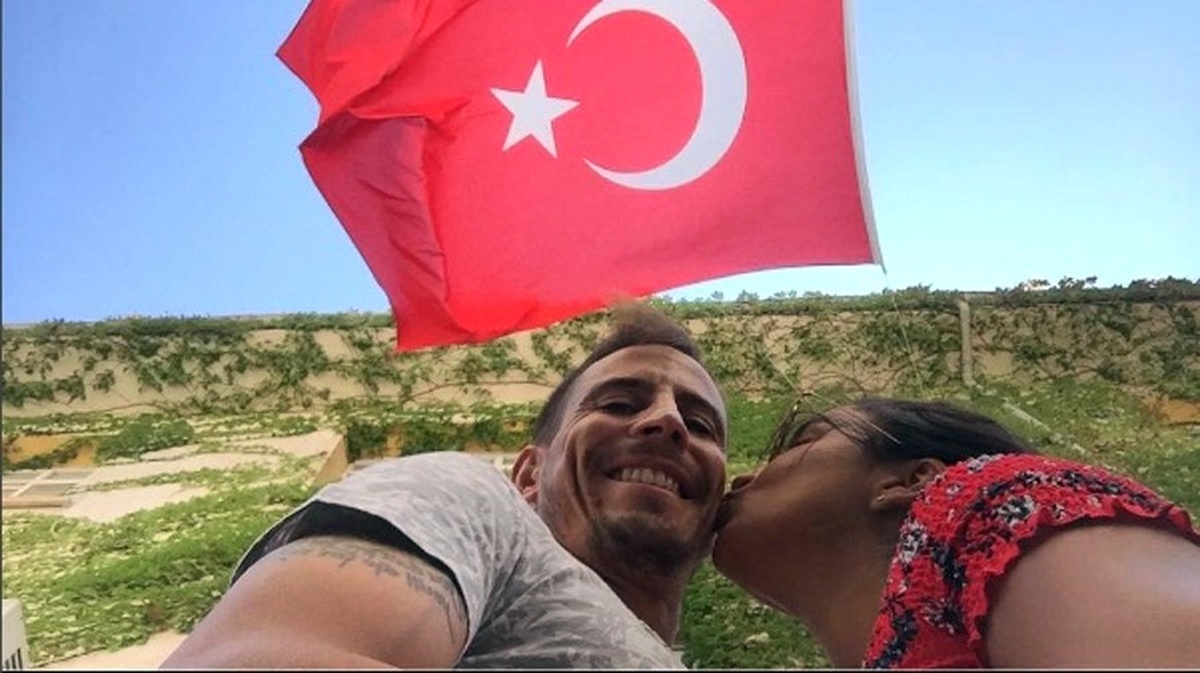 Portekizli Futbolcudan Türk Bayraklı Paylaşım