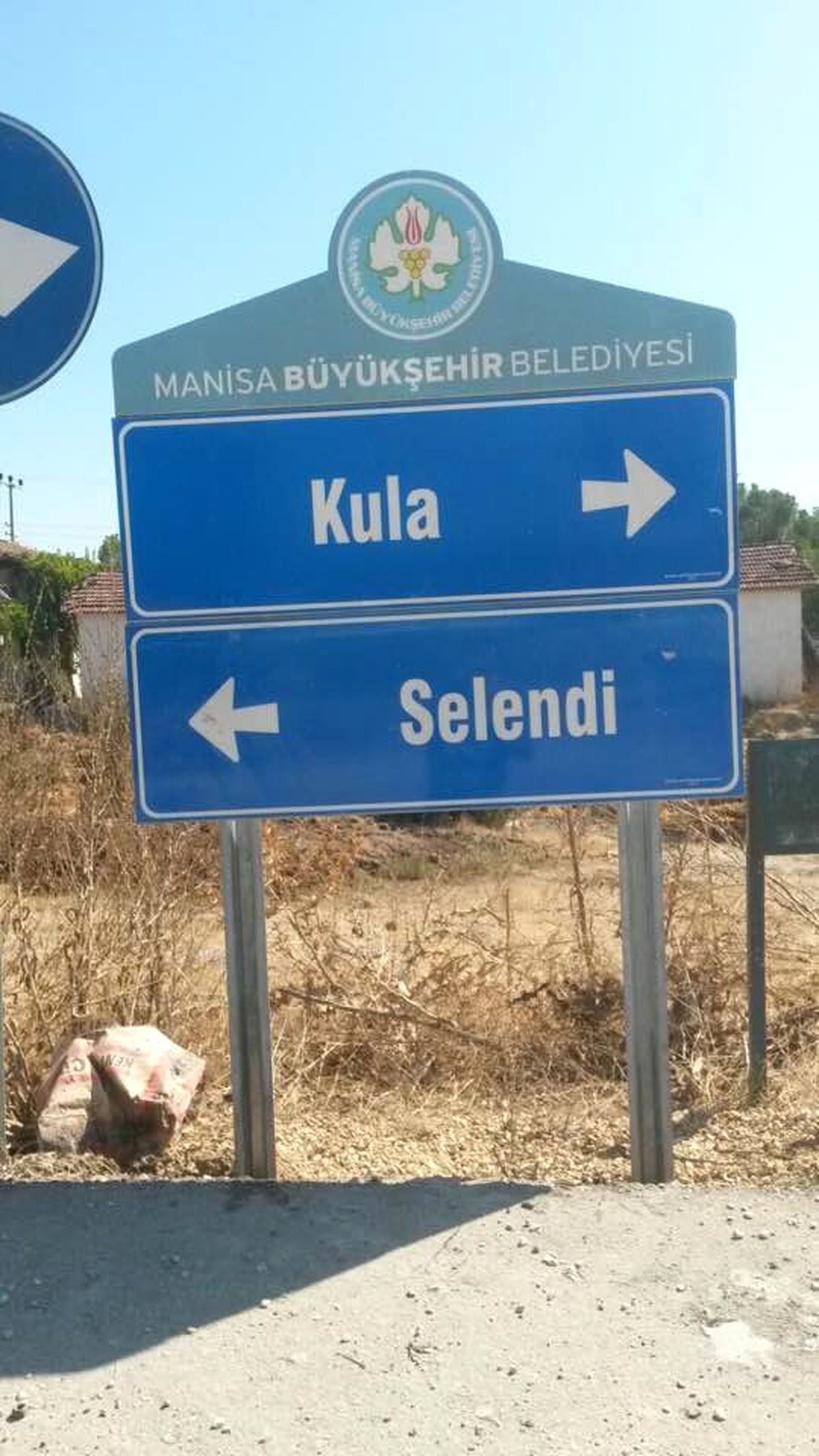 Selendi\'nin de Trafik Levhaları Değişti