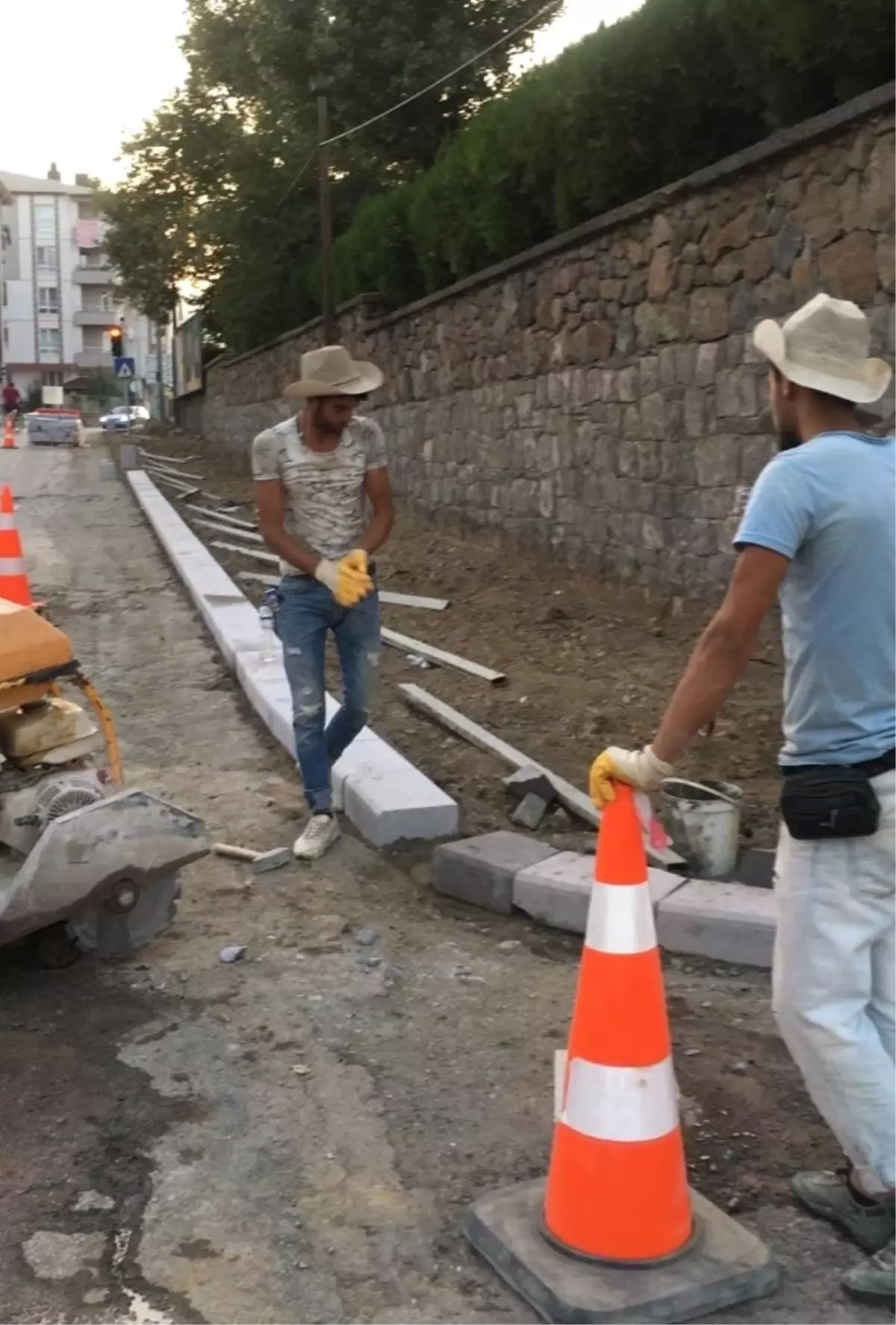 Seydişehir Belediyesi Kaldırım Çalışmalarını Sürdürüyor