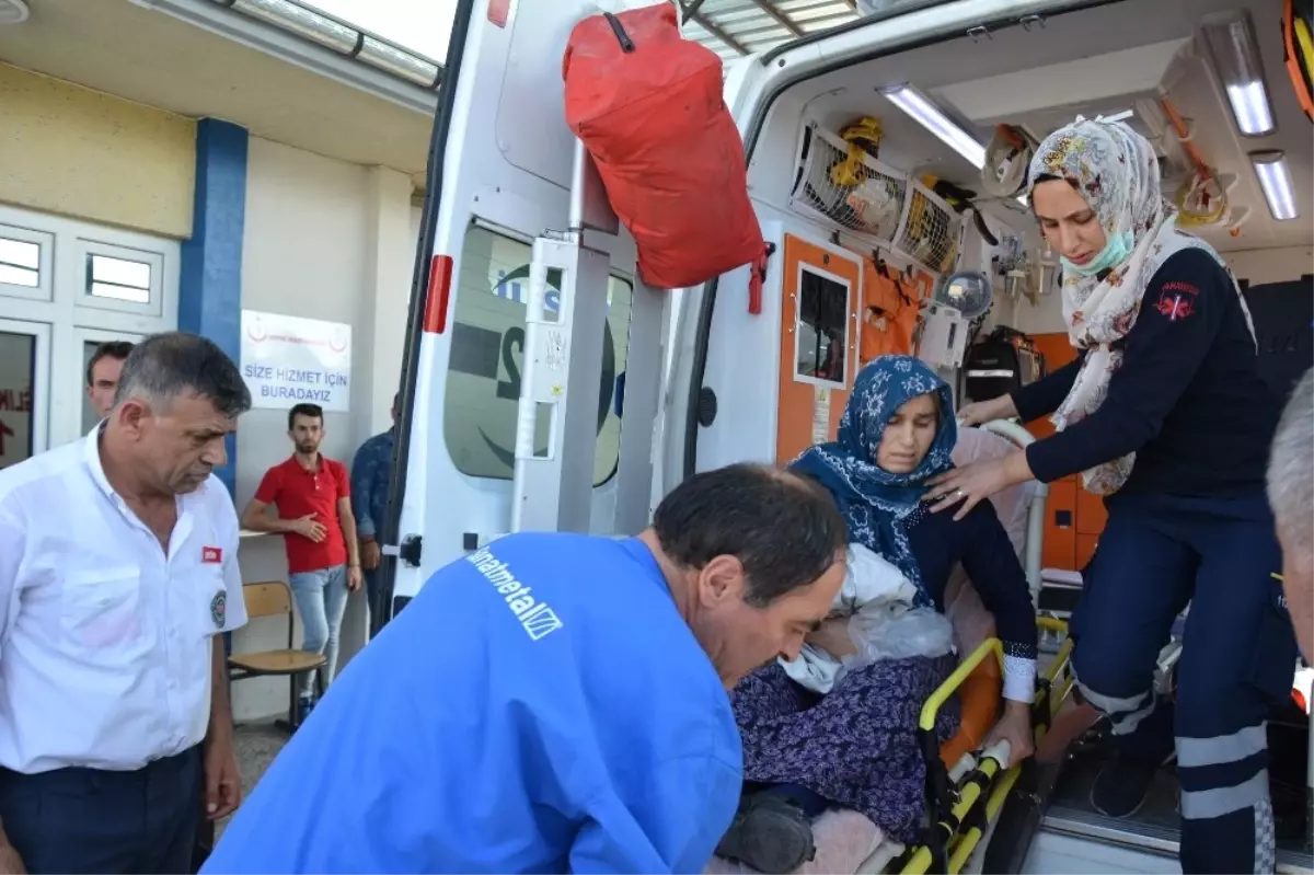 Sivas\'ta Otomobil Şarampole Devrildi: 6 Yaralı