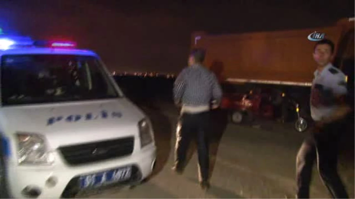 Adana\'da Acemi Şoför Otomobiliyle Sulama Kanalı Düştü: 1 Ölü 2 Yaralı