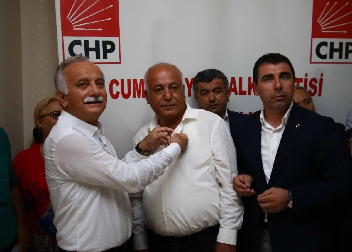AK Parti\'den İstifa Eden Meclis Üyesi CHP\'ye Geçti