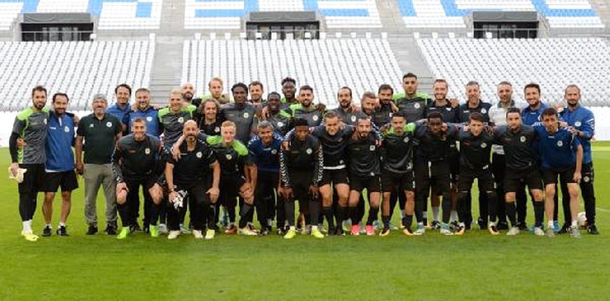 Atiker Konyaspor Teknik Direktörü: UEFA\'da Bir Üst Tur İmkansız Değil
