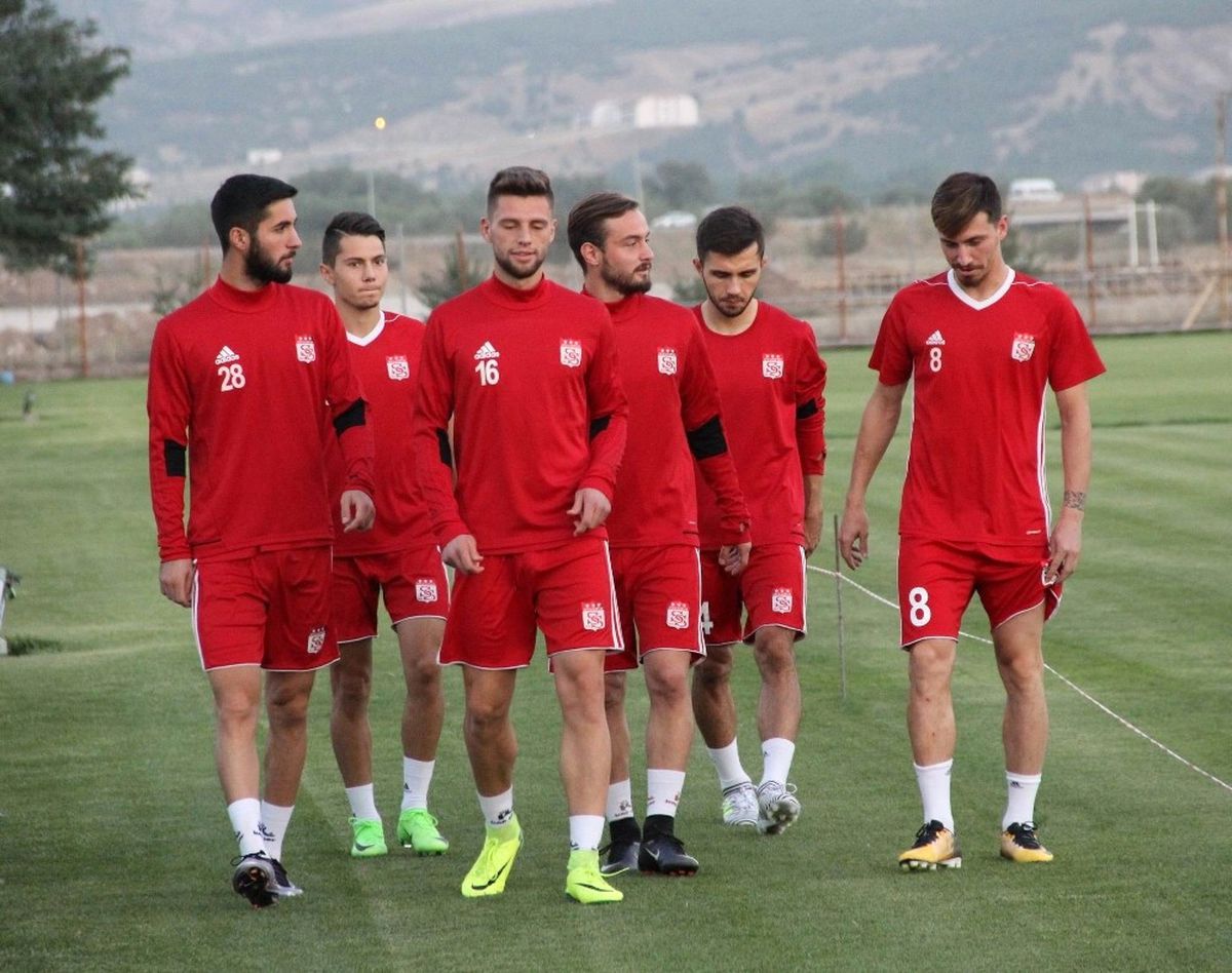 Aybaba: "Yabancı Oyuncu Sayısının Arkasına Sığınmasınlar"