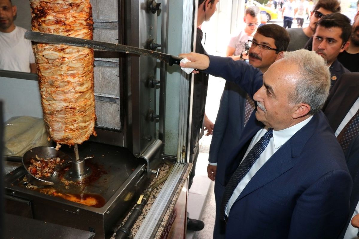 Bakan Fakıbaba, Manisa\'da Ayak Basmadık Yer Bırakmadı