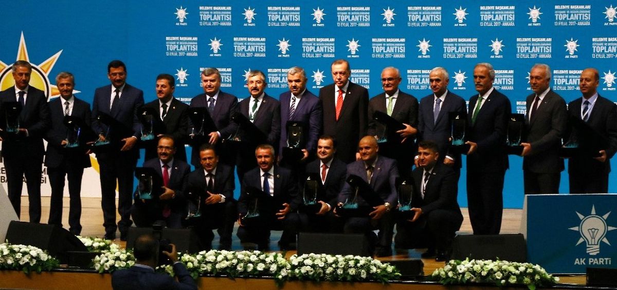 Başkan Yılmaz, Ödülünü Cumhurbaşkanı Erdoğan\'dan Aldı