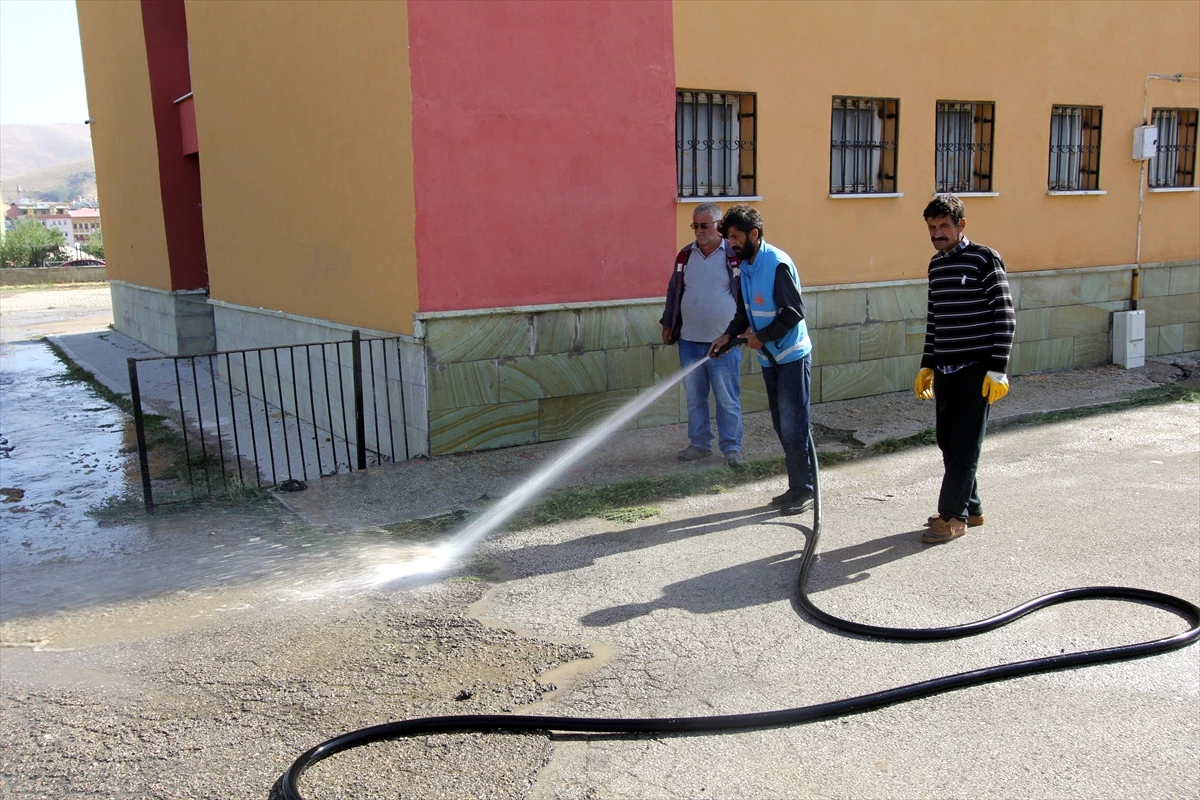 Bayburt\'ta Okulların Bahçeleri Temizlendi