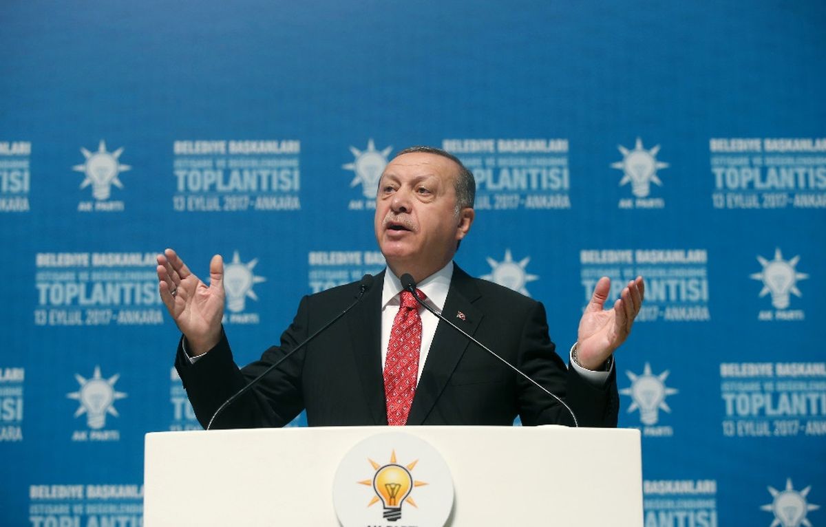 Bu Zat Ülkesini, Devletini Yabancılara Şikayet Ederek..."