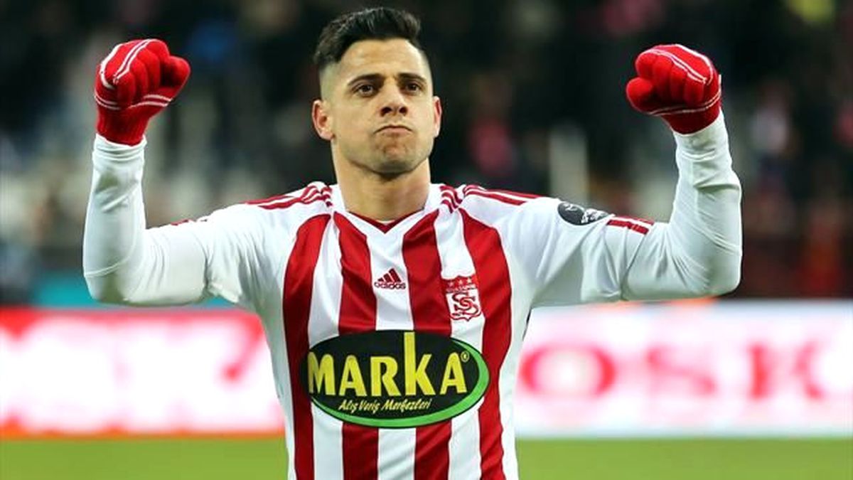 Cicinho Emeklilikten Geri Döndü