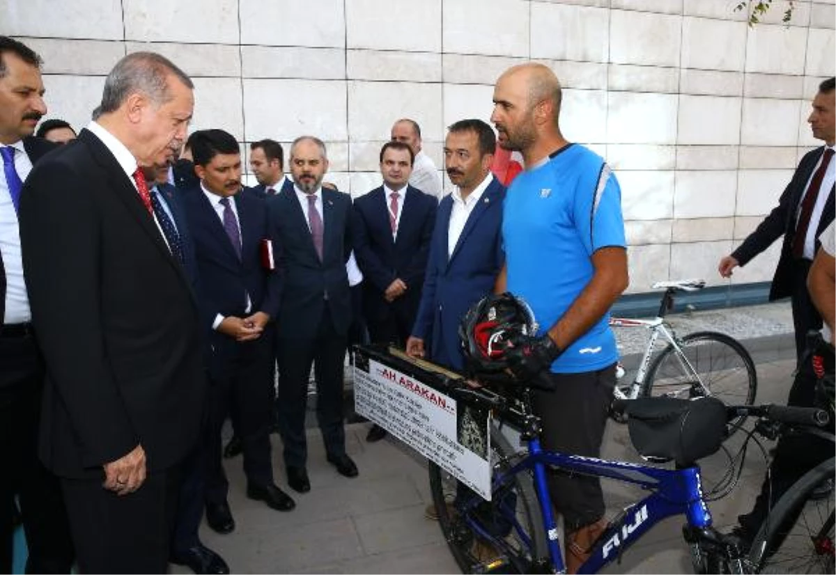 Cumhurbaşkanı Erdoğan, Arakanlı Müslümanlar İçin Pedal Çeviren Koç\'la Görüştü