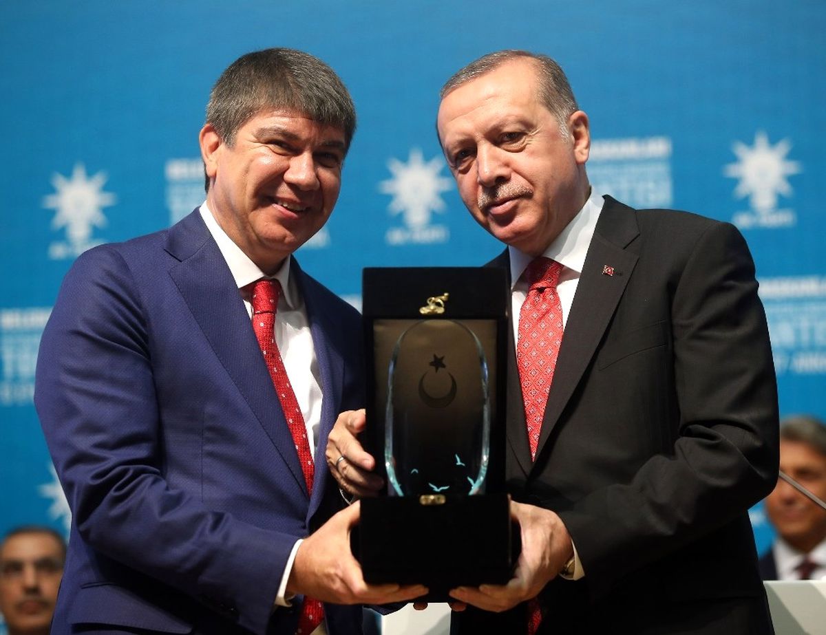Cumhurbaşkanı Erdoğan\'dan Türel\'e Ödül