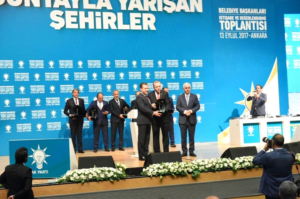 Cumhurbaşkanı Erdoğan\'dan Yücel Yılmaz\'a Ödül