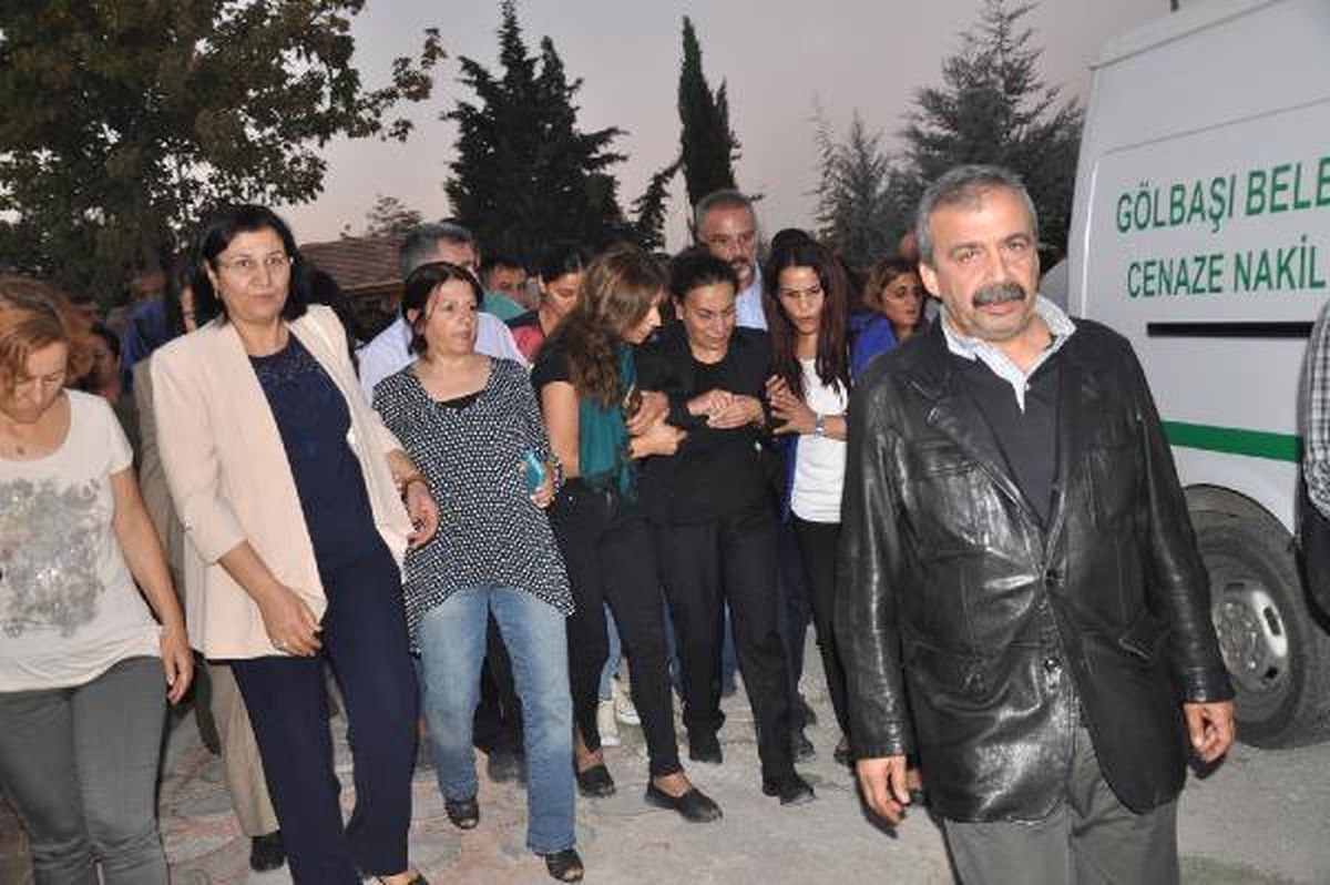 Dha Ankara - Hdp\'li Aysel Tuğluk, Annesinin Cenazesine Katıldı (2)