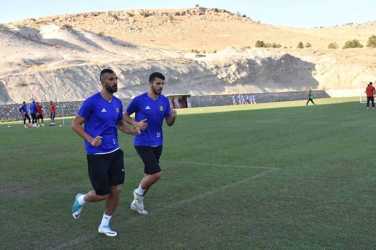 Ertuğrul Sağlam: "Gözümü Kırpmadan İnandığımız Oyuncuyu Sahaya Koyarız"
