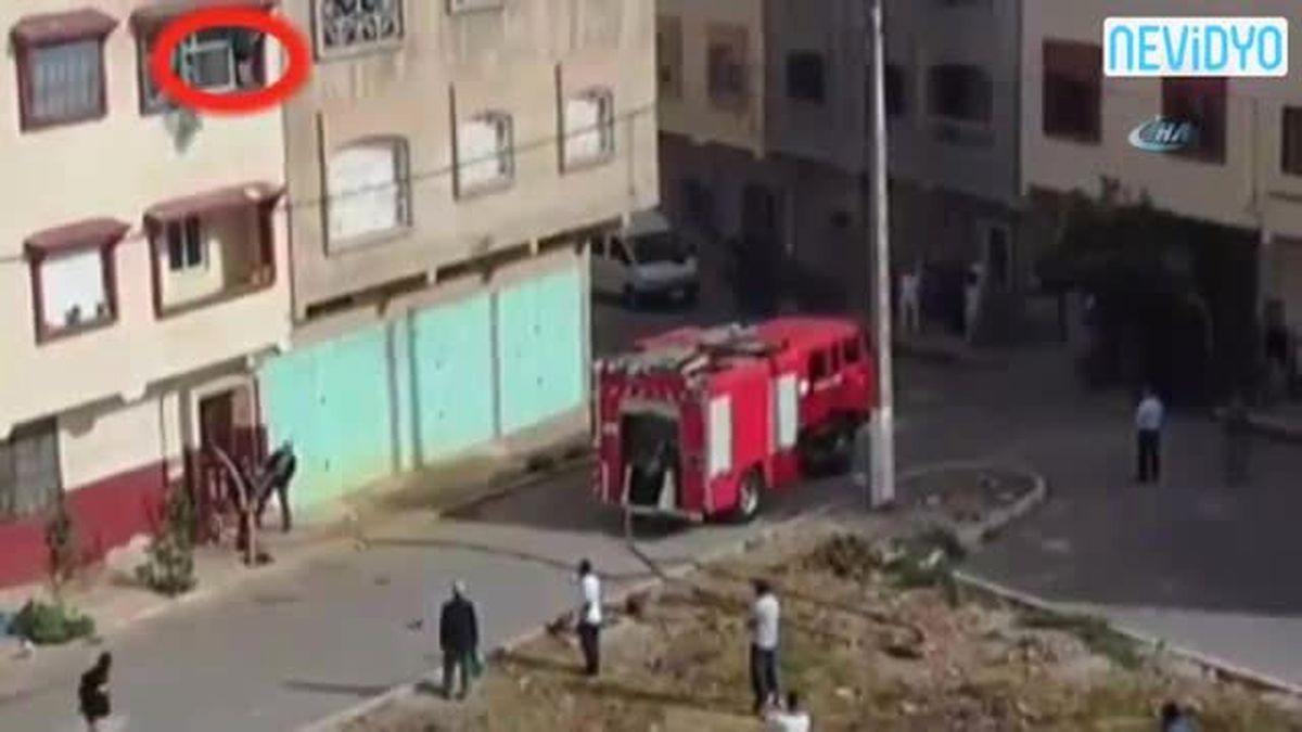 Evini Ateşe Verip Ölüme Atladı