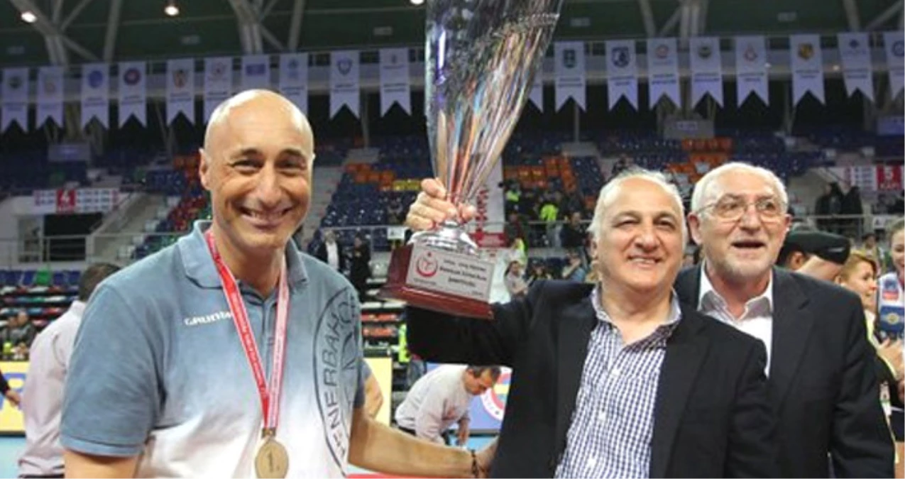 Fenerbahçe Asbaşkanı Hakan Dinçay, Tedavi Gördüğü Hastanede Hayatını Kaybetti
