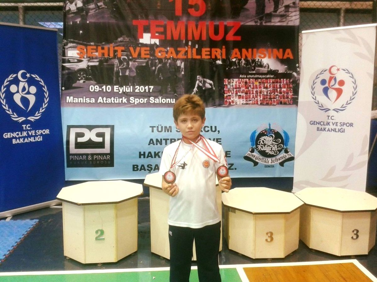 Foça\'lı Kaan\'dan Şehit ve Gaziler Anısına