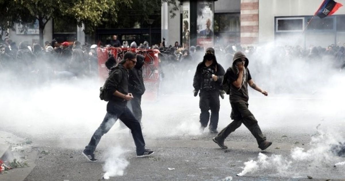 Fransa\'da Çalışma Yasası Protestolarında Olaylar Çıktı