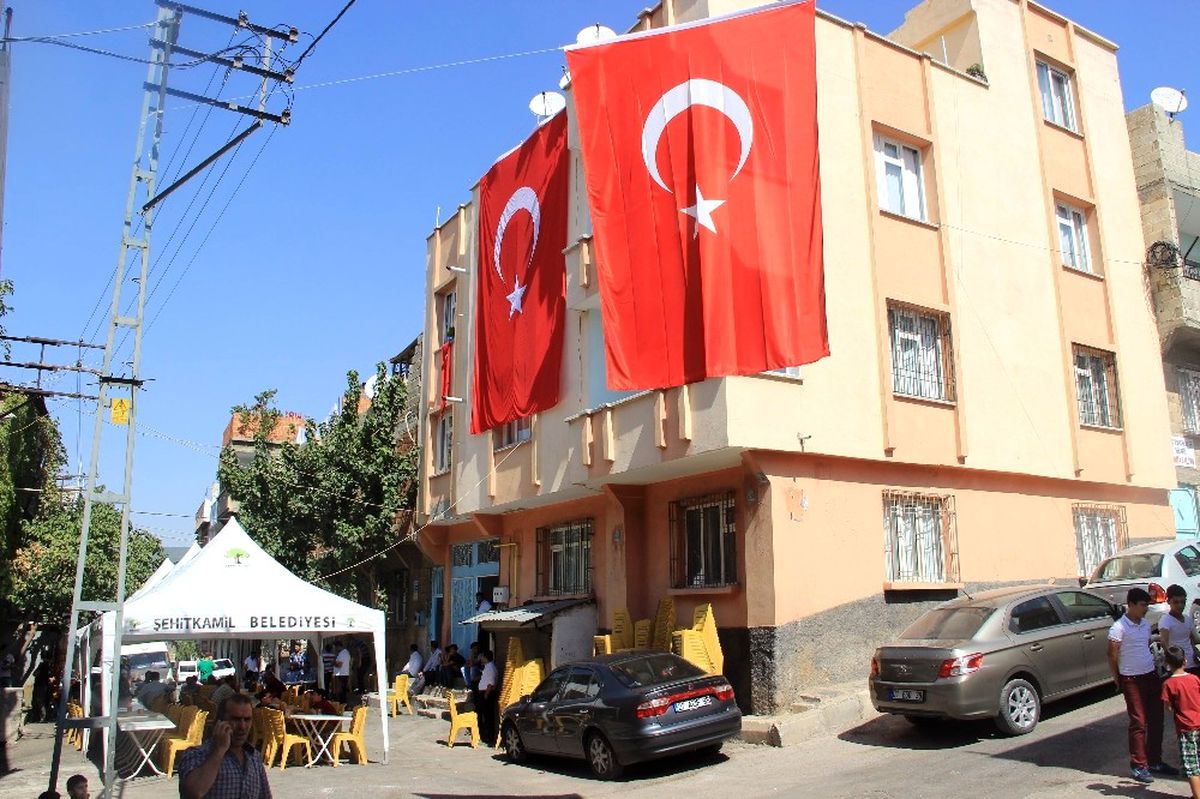 Gaziantep\'e Şehit Ateşi Düştü