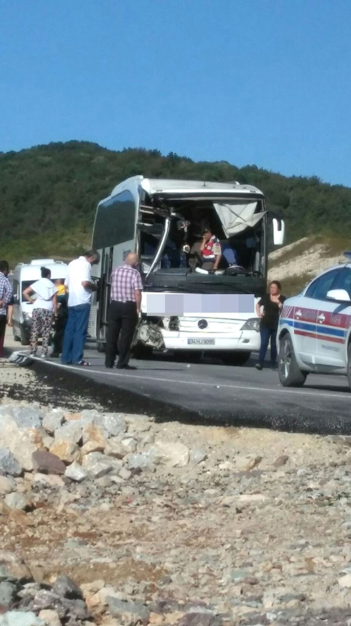 Hafriyat Kamyonu ile Otobüs Çarpıştı: 5 Yaralı